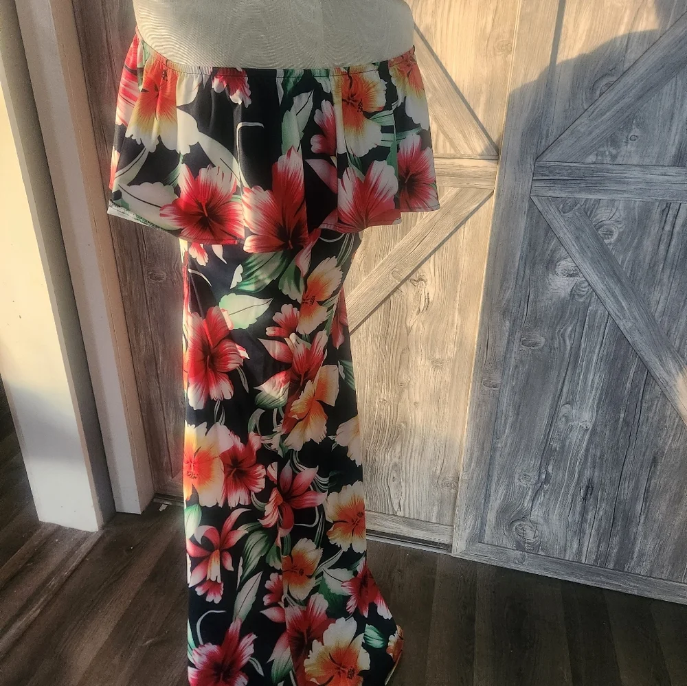 Hawaiian Off-Shoulder Maxi Dress - Picture 5 of 9